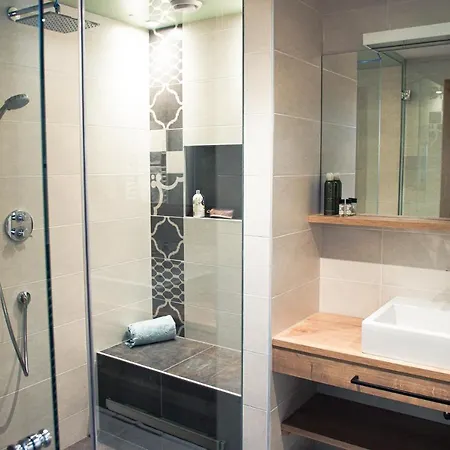 423 - Penthouse Centrum Near Area