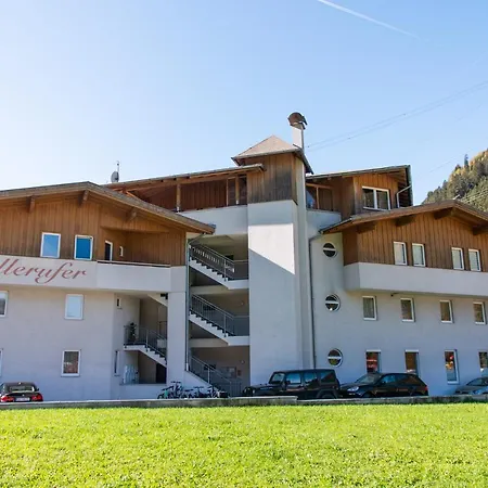 423 - Penthouse Centrum Near Area *