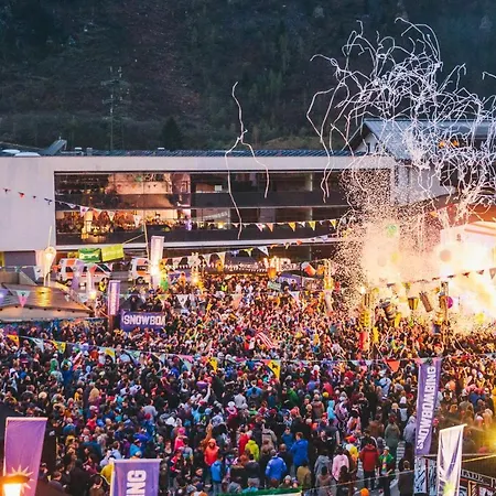 423 - Penthouse Centrum Near Area Apartment *